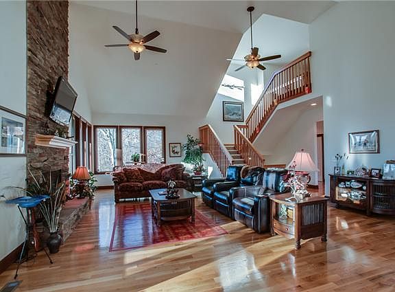 3rd image of 181 Ivy Ct