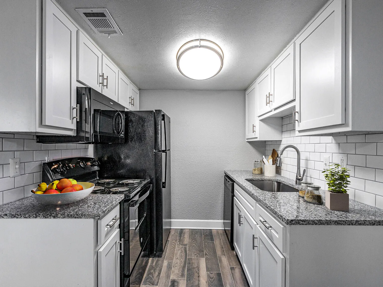 Lucia Apartments — Photo 2