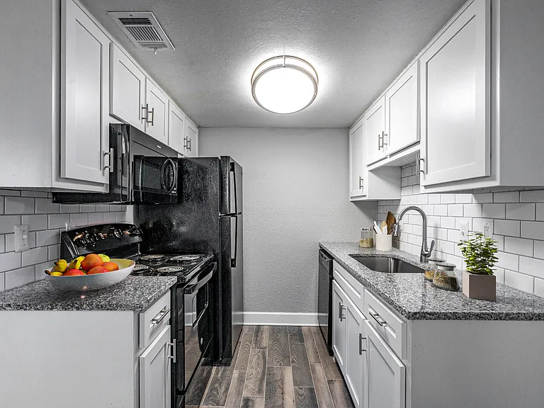 Lucia Apartments — Photo 2