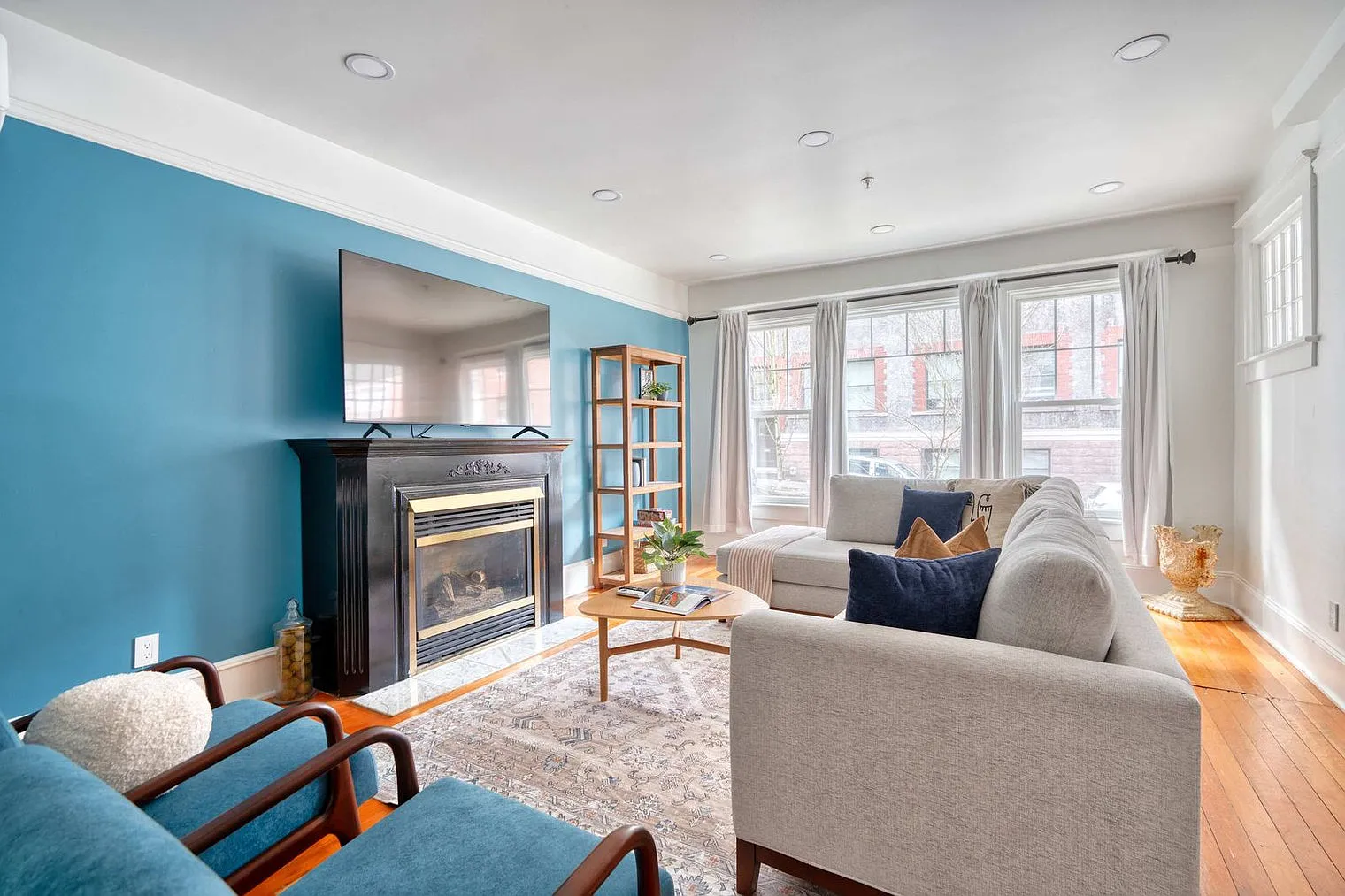 4 bed, 2.0 bath, 1754 sqft, $8,404 — Photo 4