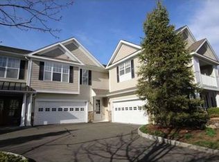 4 Franklin Ct, Newtown, CT 06470