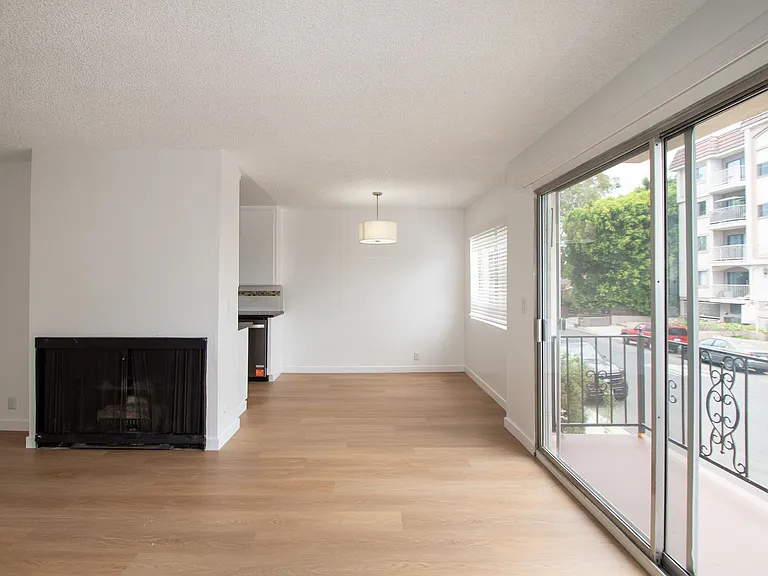 12241 Burbank Blvd — Photo 5