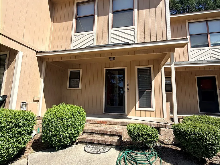 1276 N Forest Dr — Photo 1
