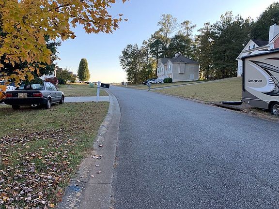 4th image of 19 Aspen Dr