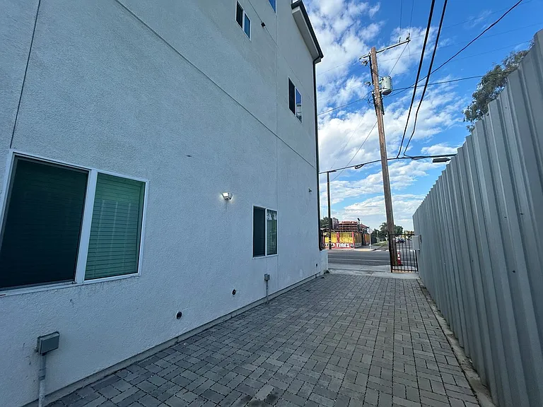 8418 S Main St — Photo 46