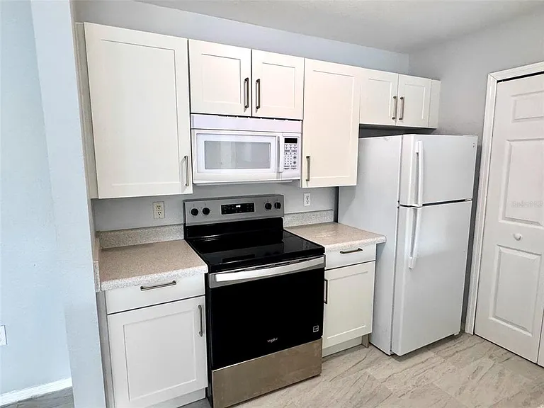 5475 Vineland Rd #8113 — Photo 6