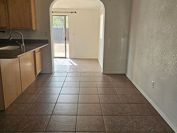 5th image of 5018 Evergreen Dr