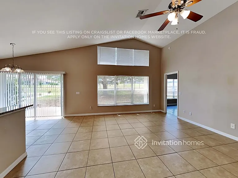 723 Berwick Dr — Photo 4