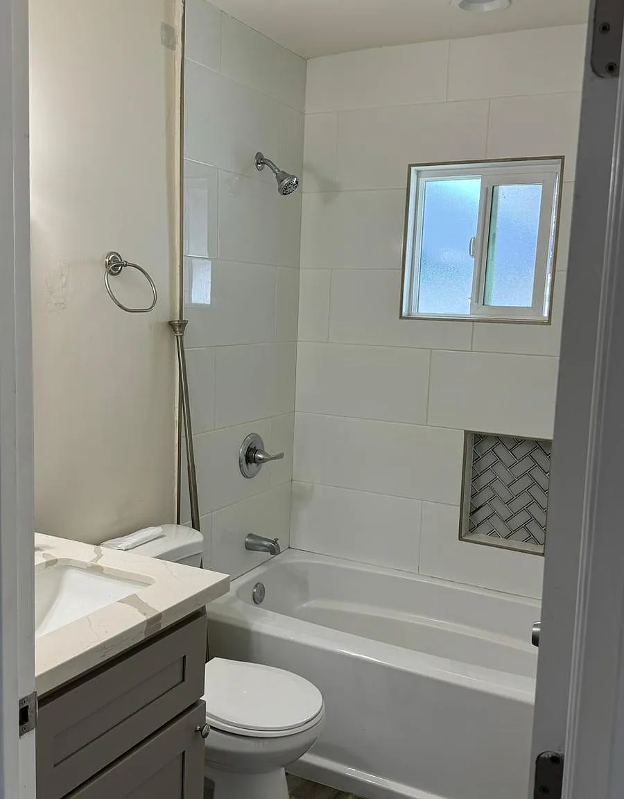 2916 E Thompson St — Photo 3