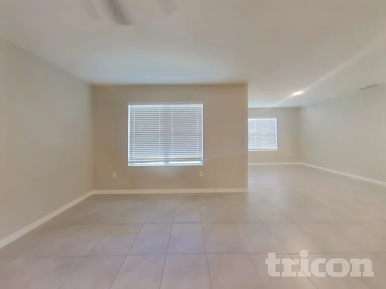 433 Noble Ave — Photo 3