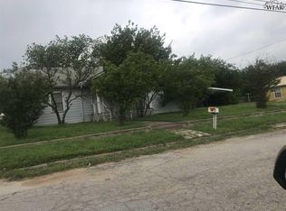 105 N 3rd St, Jacksboro, TX 76458