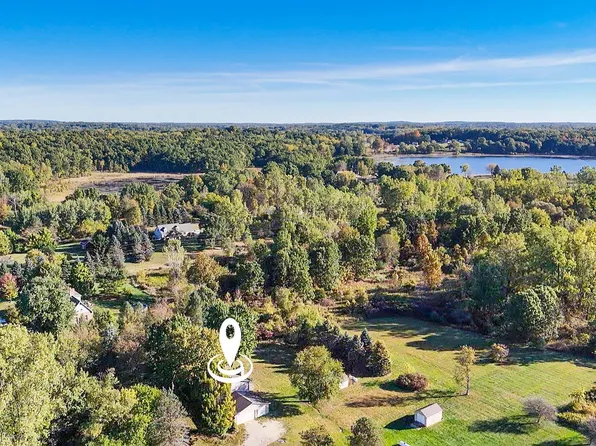 1815 S Hadley Rd, Ortonville, MI 48462