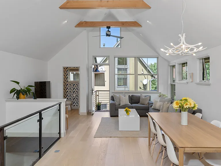 240 S Mahoney Dr #8 — Photo 1