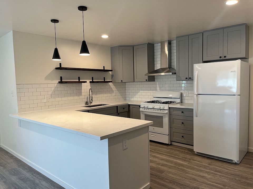 1st image of 316 Hardister Dr #316