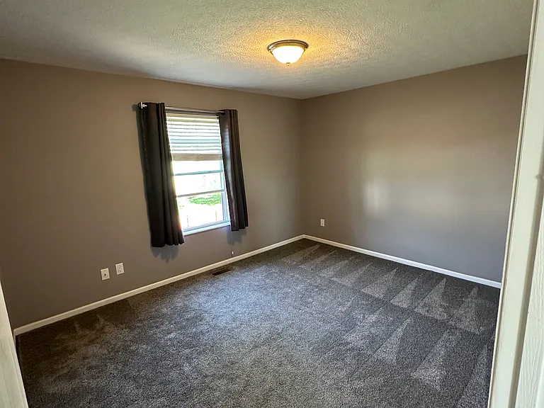 5095 Maple Valley Dr — Photo 13