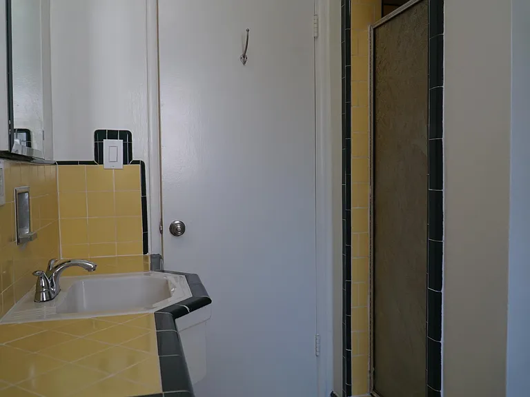 1021 N Sweetzer Ave #10 — Photo 6