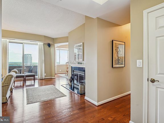 3rd image of 5809 Nicholson Ln Penthouse 1614