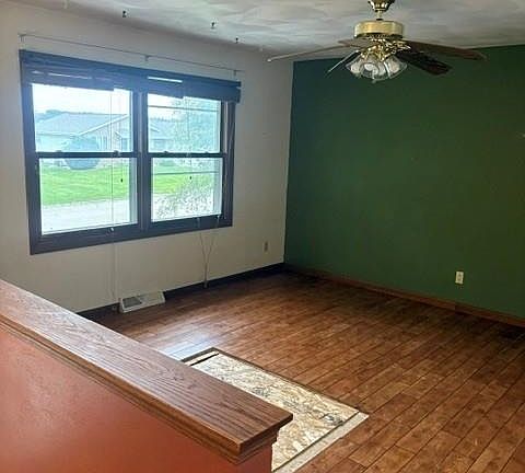 5th image of 440 Summit Ave