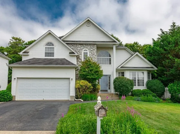 15 Peachtree, Holtsville, NY 11742