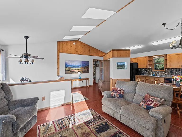 108 Southgate Rd — Photo 7