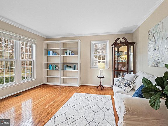 5th image of 6059 Burnside Landing Dr