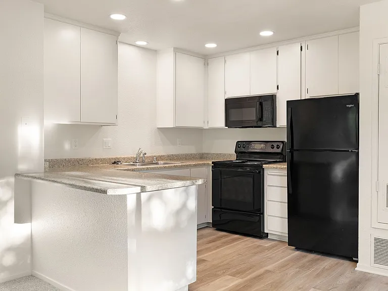 1661 Forest Avenue Apartments — Photo 26