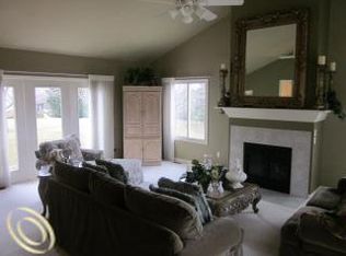 4250 Derry Ct, Rochester, MI 48306