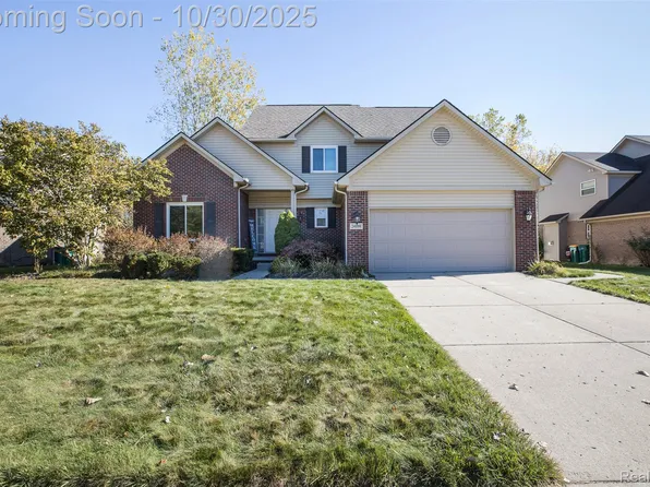 24098 Konarska Dr, Flat Rock, MI 48134