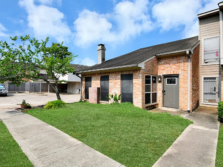 7877 Kendalia Dr — Photo 12