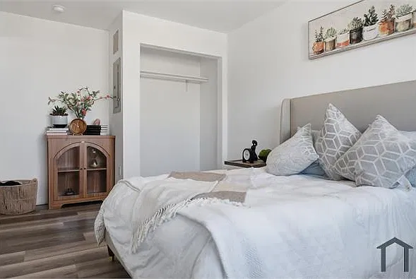 Studio, $1,995 — Photo 3