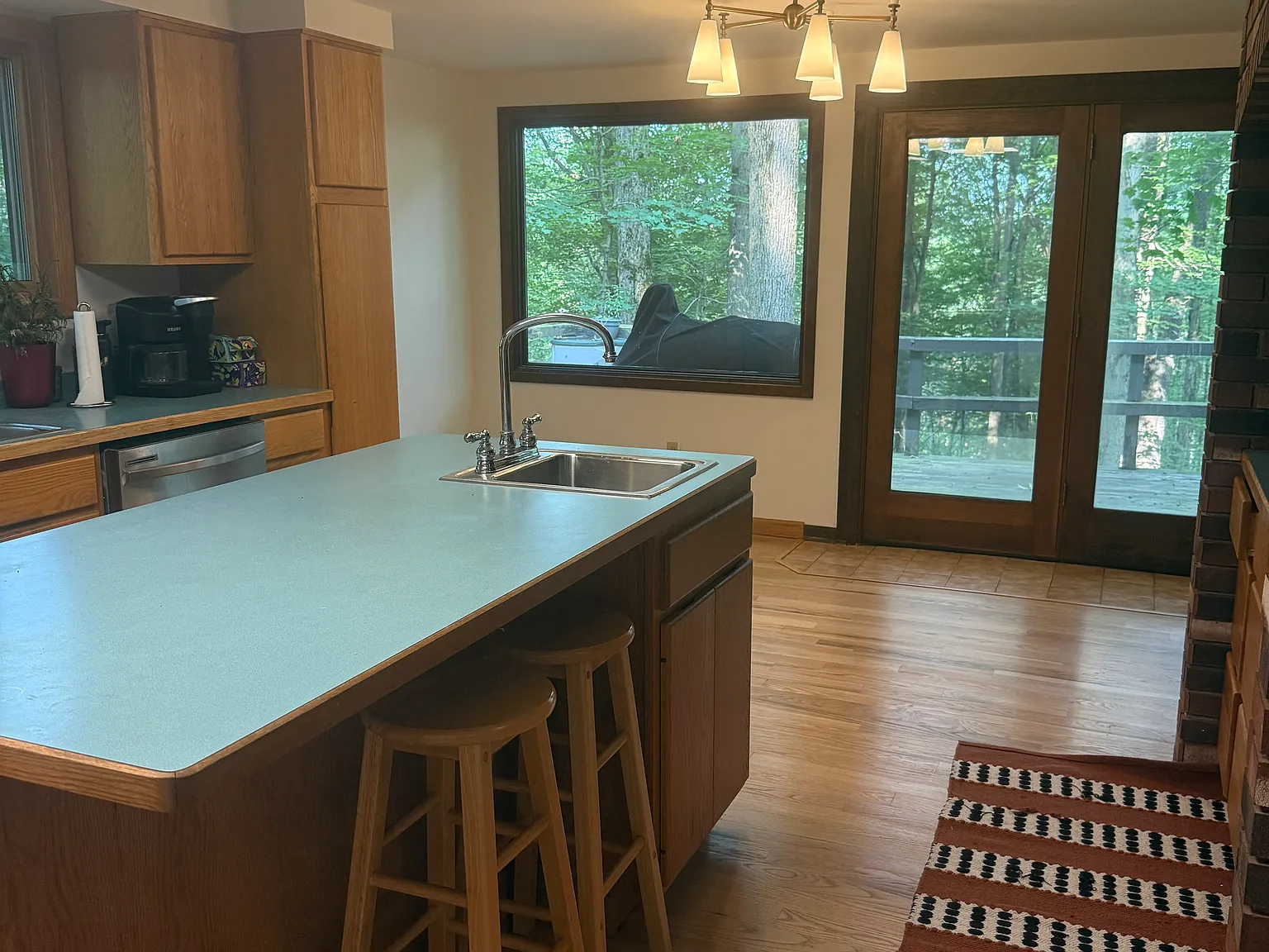 4 bed, 1728 sqft, $2,400 — Photo 1