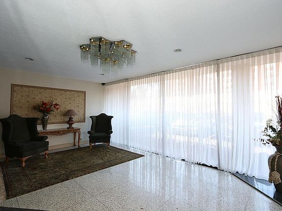 3rd image of 2348 Linwood Ave APT 2L