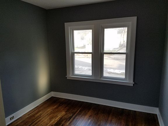 3rd image of 1319 Columbia Ave NE
