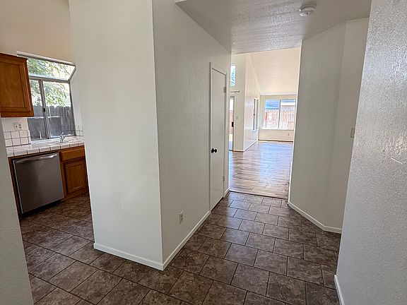 2nd image of 2115 E Minarets Ave