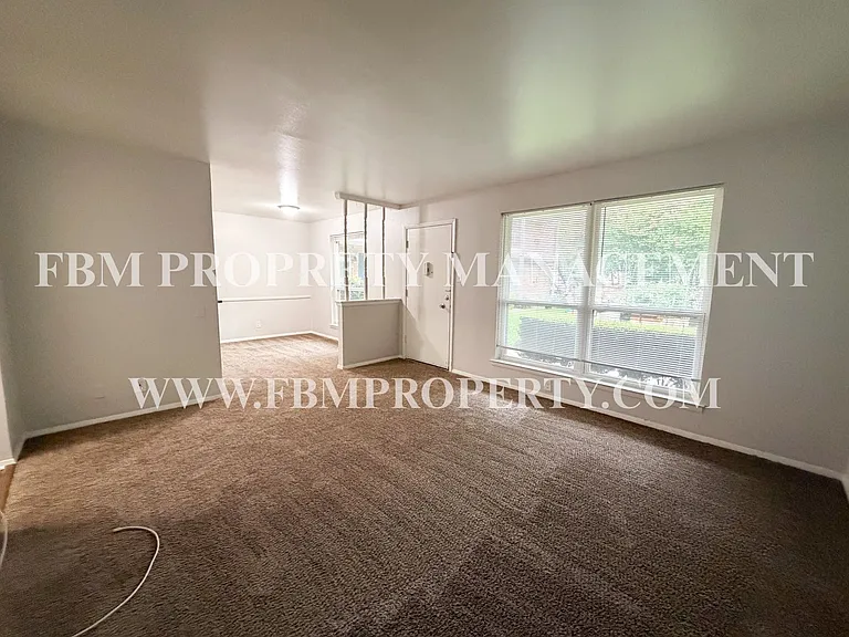 518 N Rogers St #105 — Photo 11