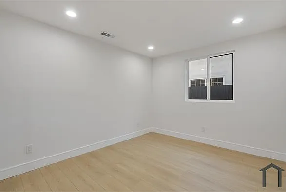 4 bed, $3,850 — Photo 4