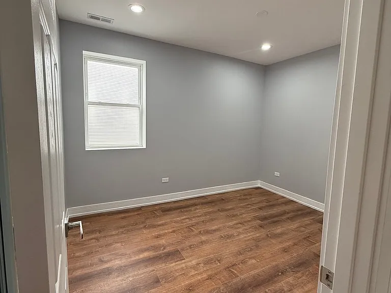 4907 W Walton St #2 — Photo 11