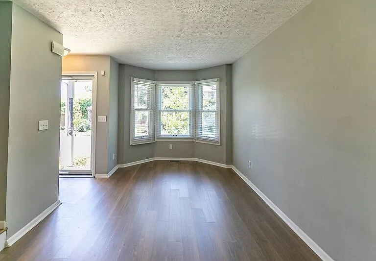 1098-1100 Highland St #1098 — Photo 2