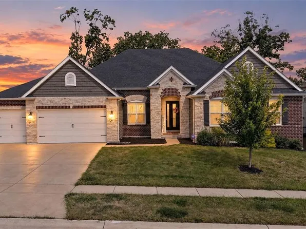 401 Hamlet Ct, Lake Saint Louis, MO 63367