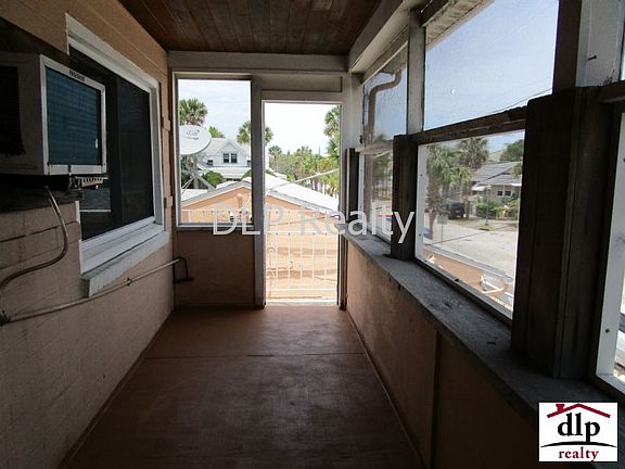 5th image of 206 S Oleander Ave #2