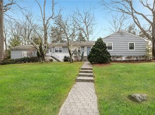 34 Sammis Ln, White Plains, NY 10605