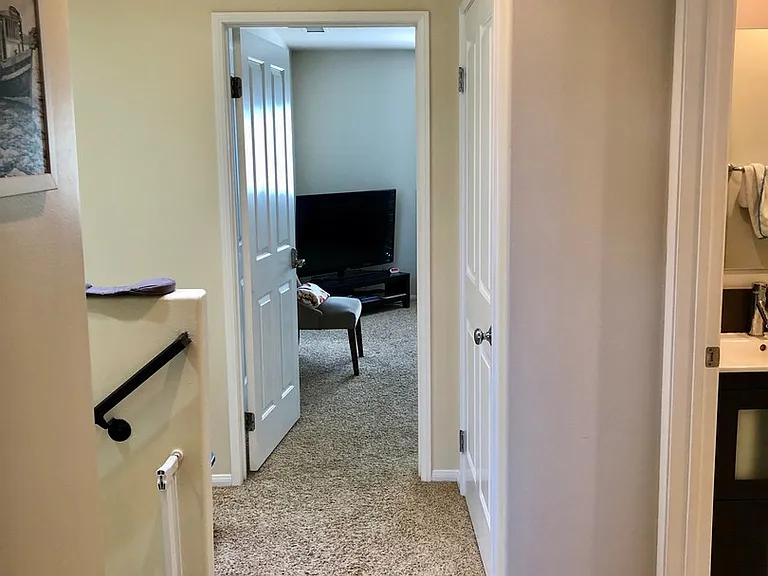 1644 Gramercy Ave — Photo 17
