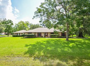 114 Division Rd, Lake Jackson, TX 77566