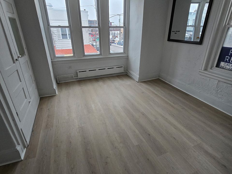 1st image of 966 E Russell St Floor 2