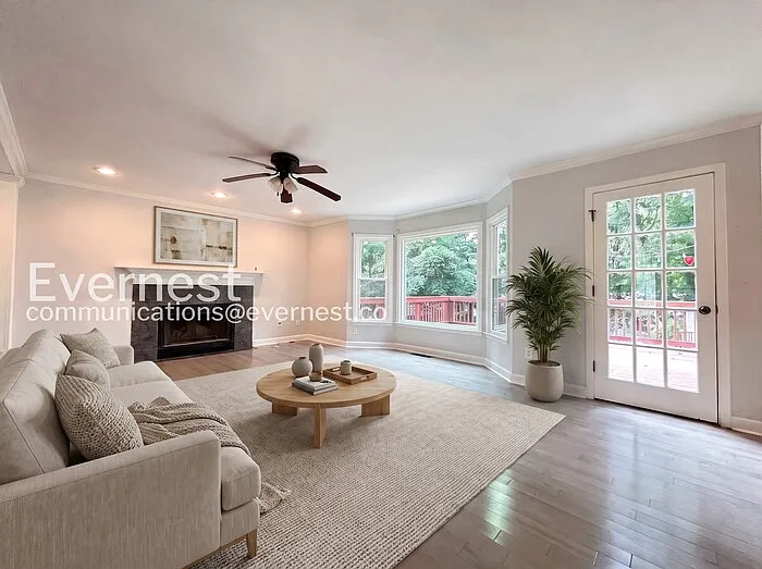 5950 Henley Dr — Photo 3