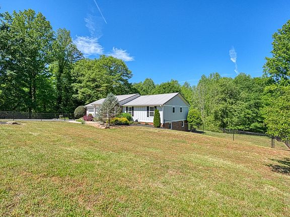3rd image of 270 Spring Valley Ln