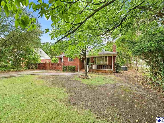 3rd image of 619 Saluda Dr