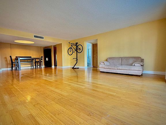 3rd image of 2801 NE 183rd St APT 202