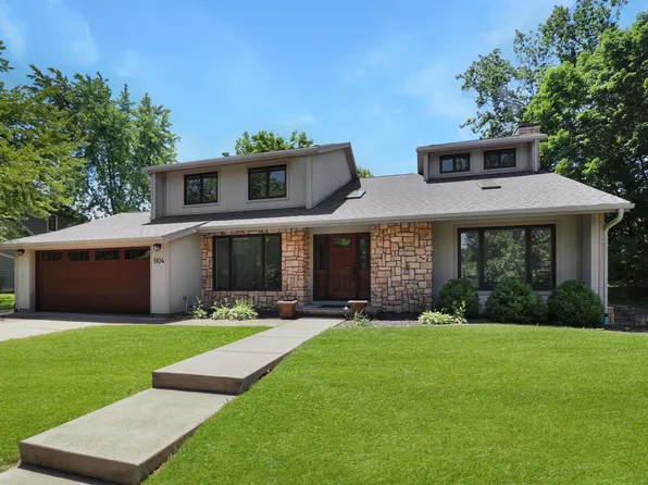 1104 W Scottwood Dr, Peoria, IL 61615