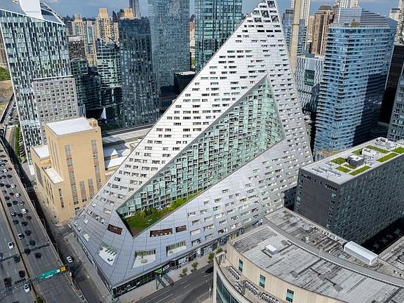 3rd image of 625 W 57th St APT 1515